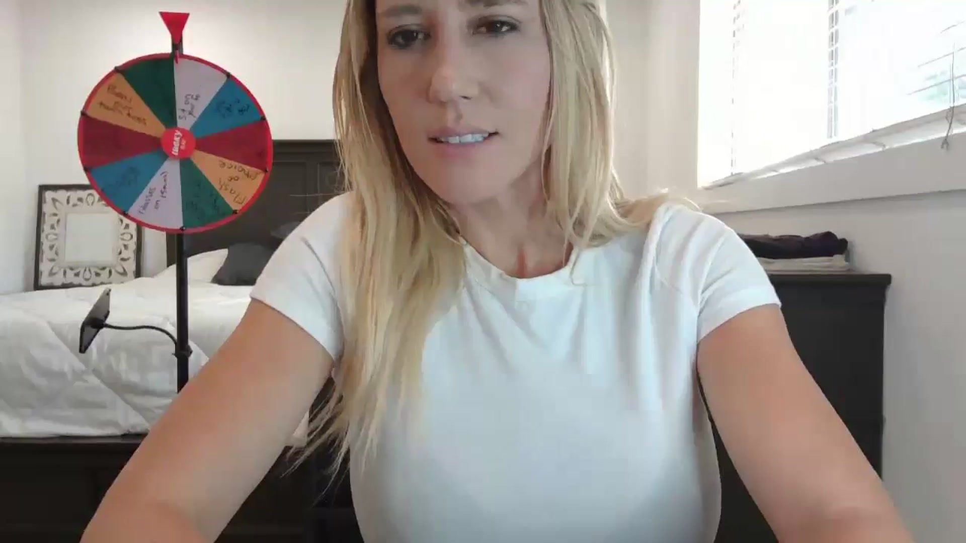 Gallery image thumbnail from blond_milf's myfreecams stream on, 09/17/2024, 06:03 image 17 of 20