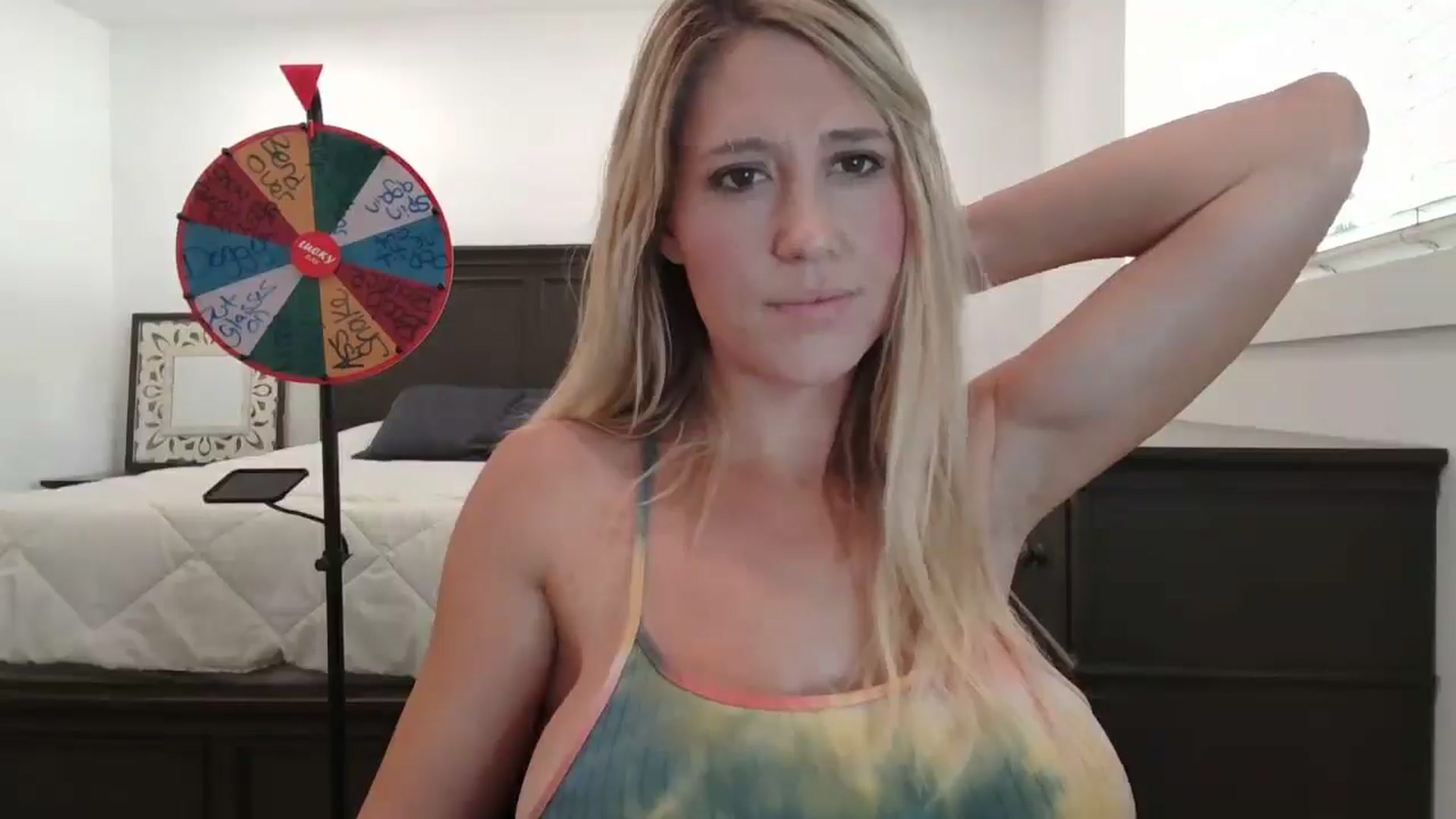 Gallery image thumbnail from blond_milf's myfreecams stream on, 09/18/2024, 23:27 image 3 of 20