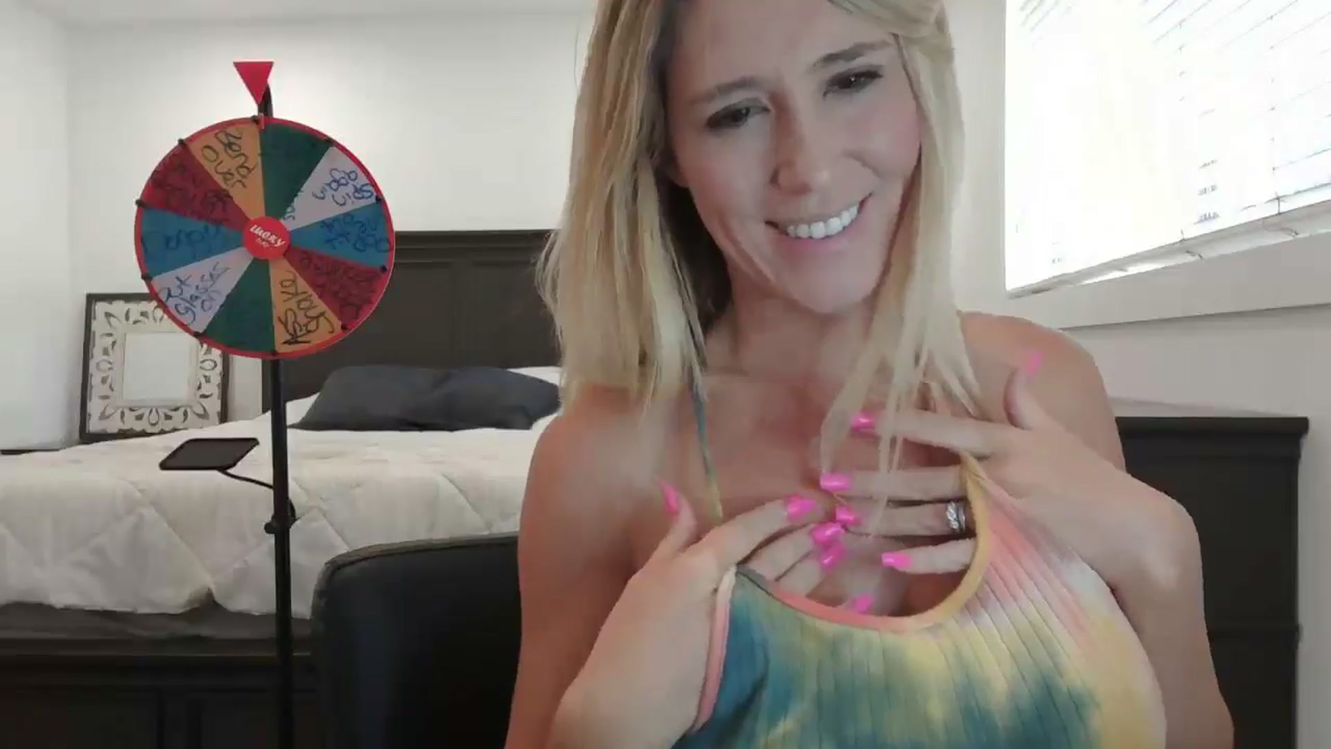 Gallery image thumbnail from blond_milf's myfreecams stream on, 09/18/2024, 23:27 image 6 of 20