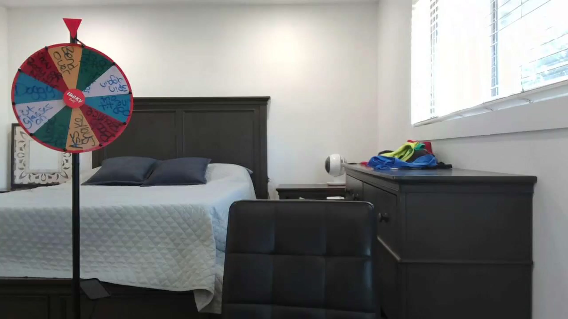 Gallery image thumbnail from blond_milf's myfreecams stream on, 09/24/2024, 21:12 image 12 of 20