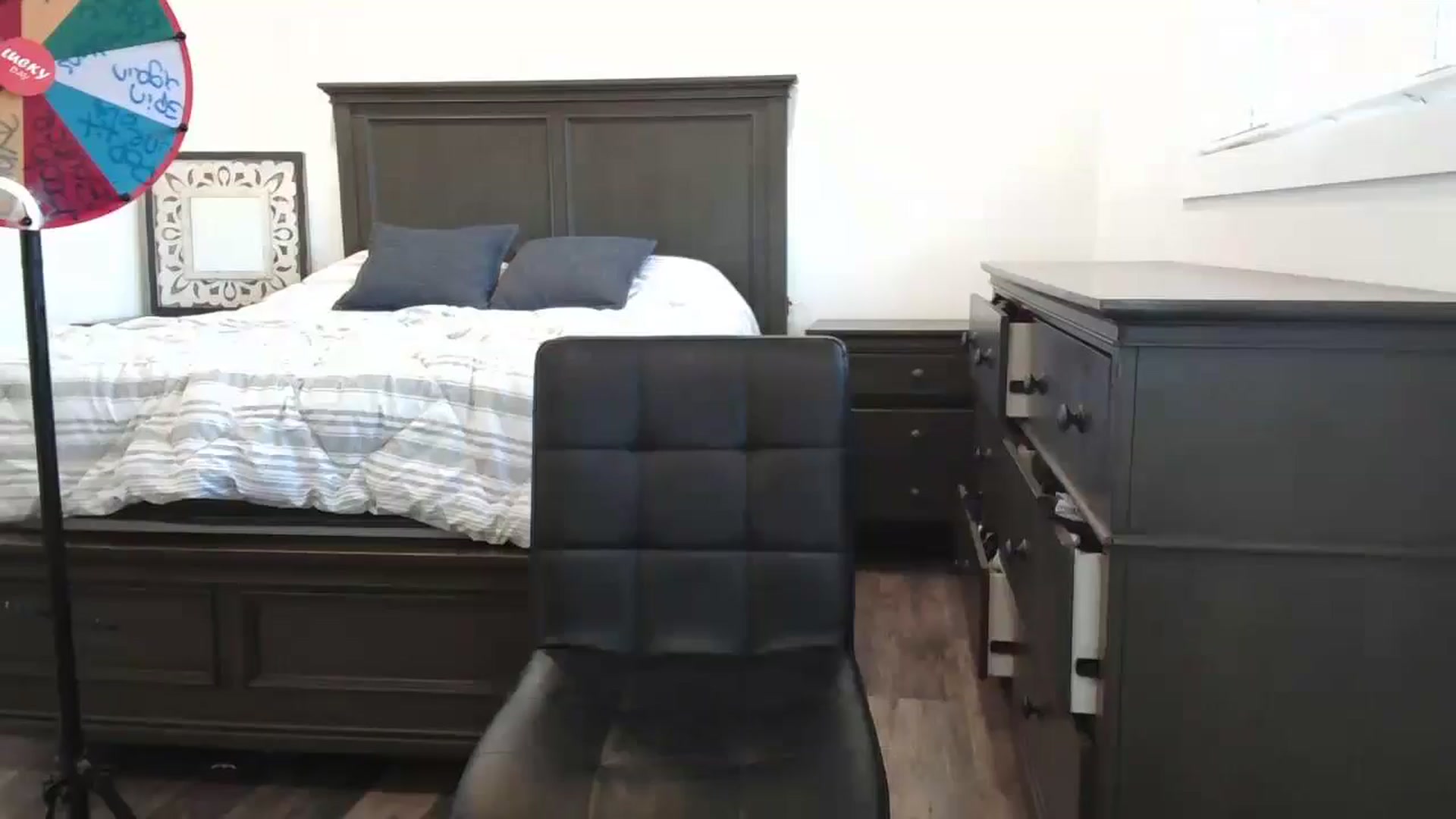 Gallery image thumbnail from blond_milf's myfreecams stream on, 09/25/2024, 21:39 image 20 of 20