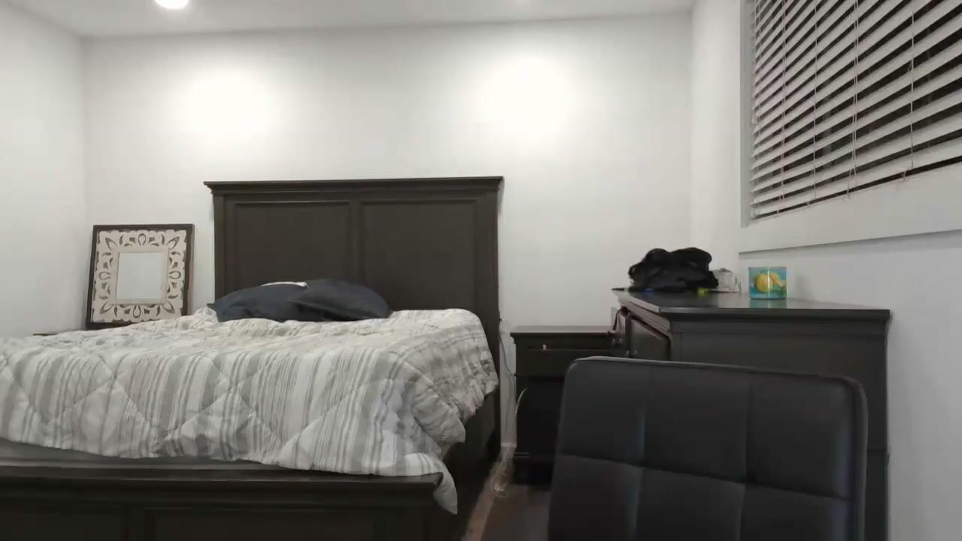 Gallery image thumbnail from blond_milf's myfreecams stream on, 10/03/2024, 06:40 image 3 of 20