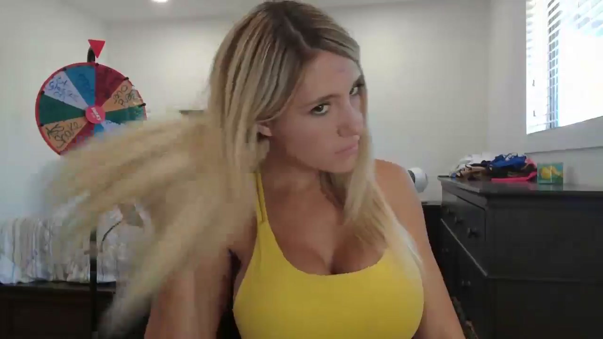 Gallery image thumbnail from blond_milf's myfreecams stream on, 10/04/2024, 20:40 image 10 of 20