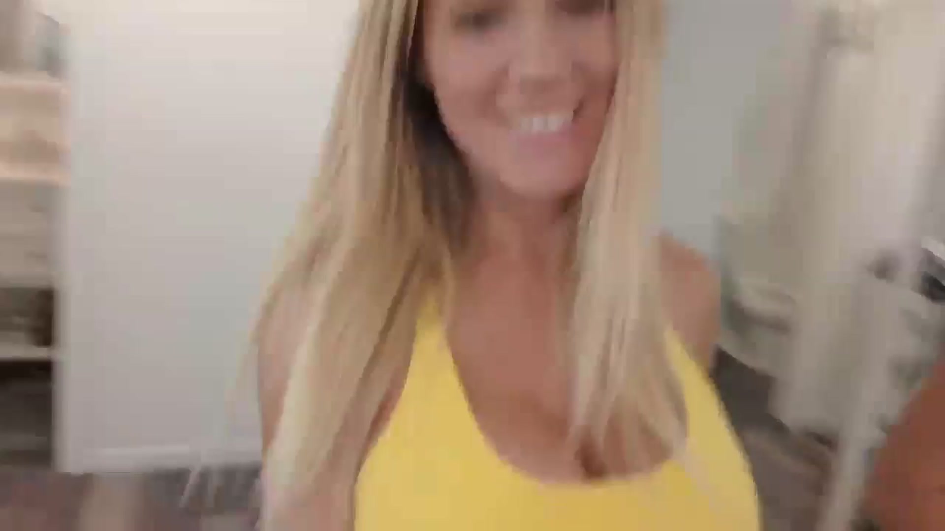 Gallery image thumbnail from blond_milf's myfreecams stream on, 10/04/2024, 22:01 image 1 of 20