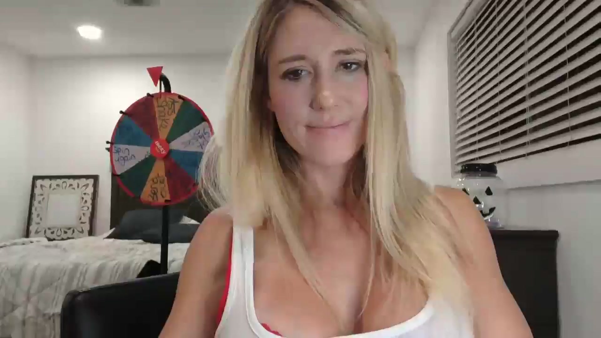 Gallery image thumbnail from blond_milf's myfreecams stream on, 10/06/2024, 05:52 image 19 of 20