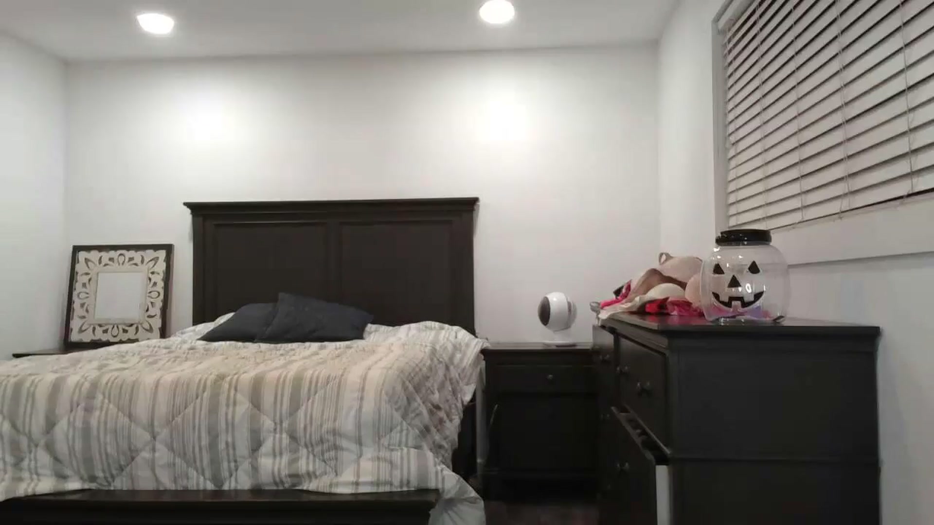 Gallery image thumbnail from blond_milf's myfreecams stream on, 10/08/2024, 07:26 image 2 of 20