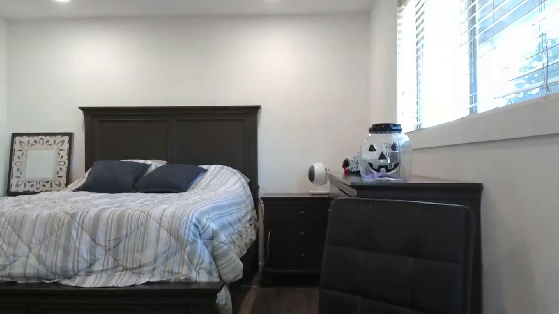 Gallery image thumbnail from blond_milf's myfreecams stream on, 10/14/2024, 21:45 image 15 of 20