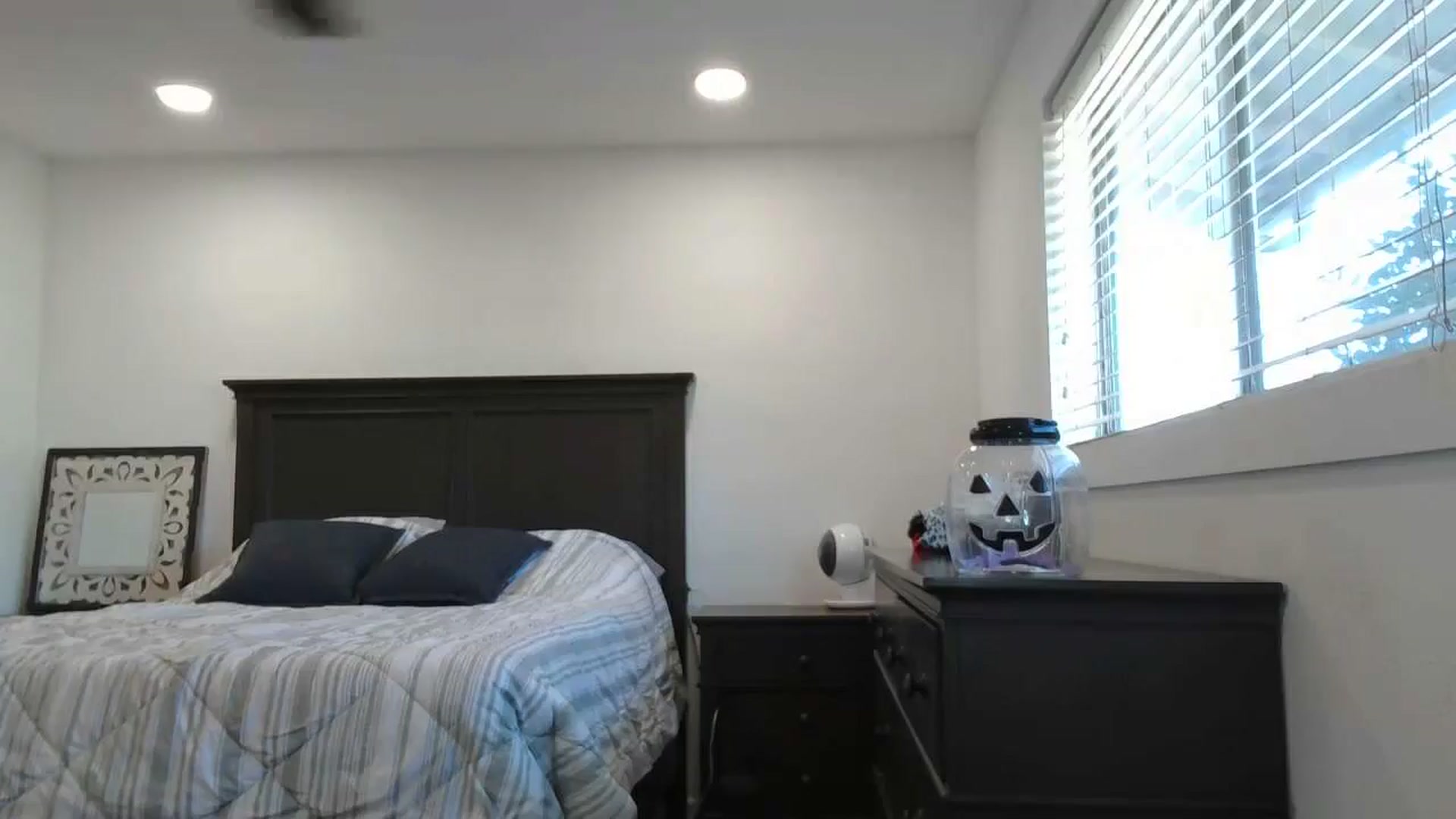 Gallery image thumbnail from blond_milf's myfreecams stream on, 10/14/2024, 21:45 image 20 of 20