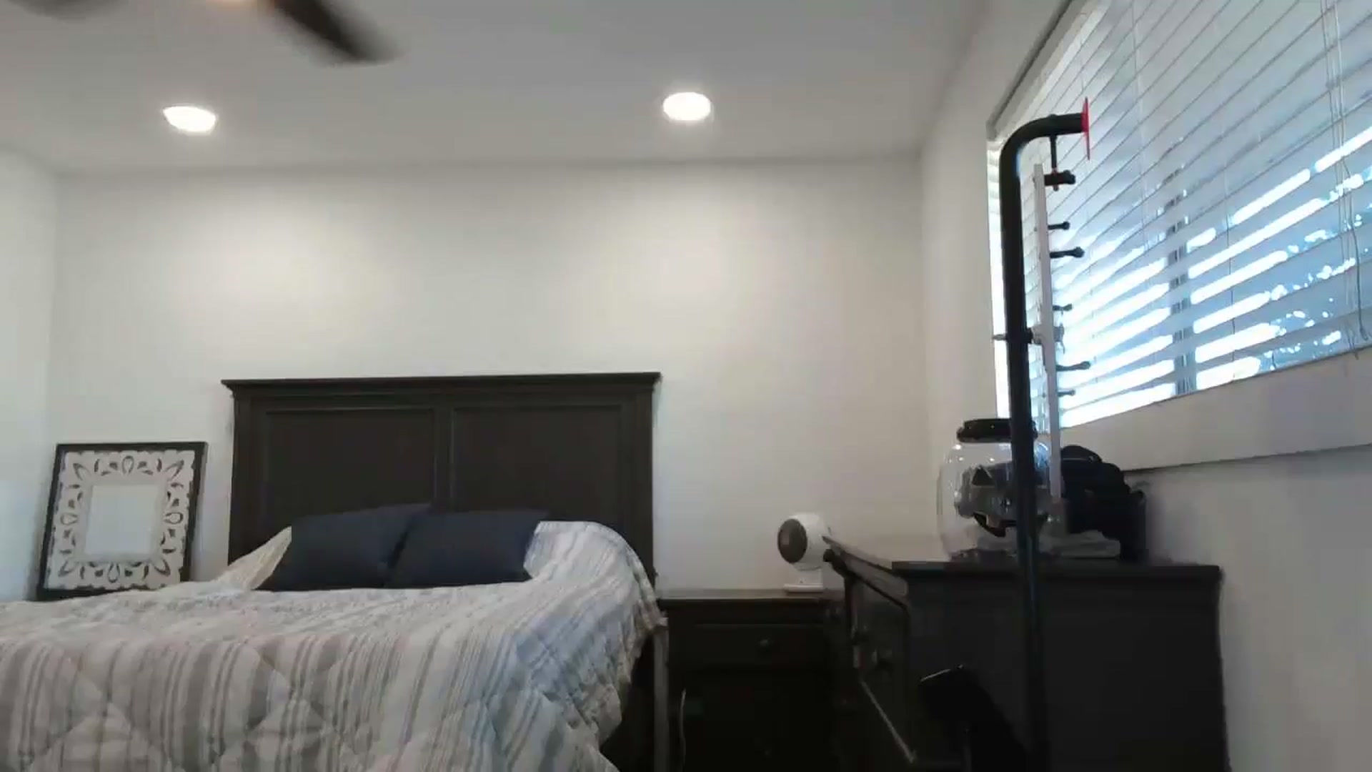 Gallery image thumbnail from blond_milf's myfreecams stream on, 10/15/2024, 22:50 image 16 of 20