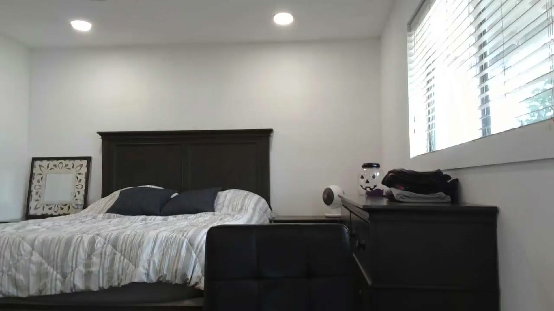 Gallery image thumbnail from blond_milf's myfreecams stream on, 10/16/2024, 21:41 image 15 of 20
