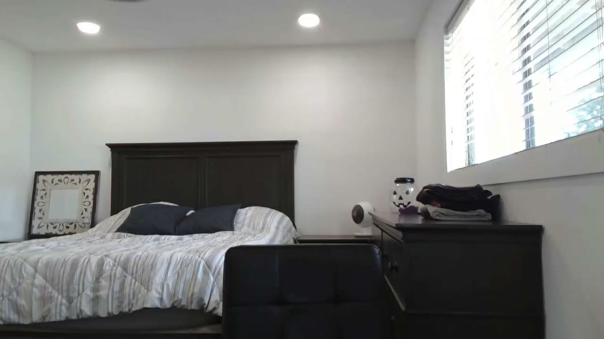 Gallery image thumbnail from blond_milf's myfreecams stream on, 10/16/2024, 21:41 image 14 of 20