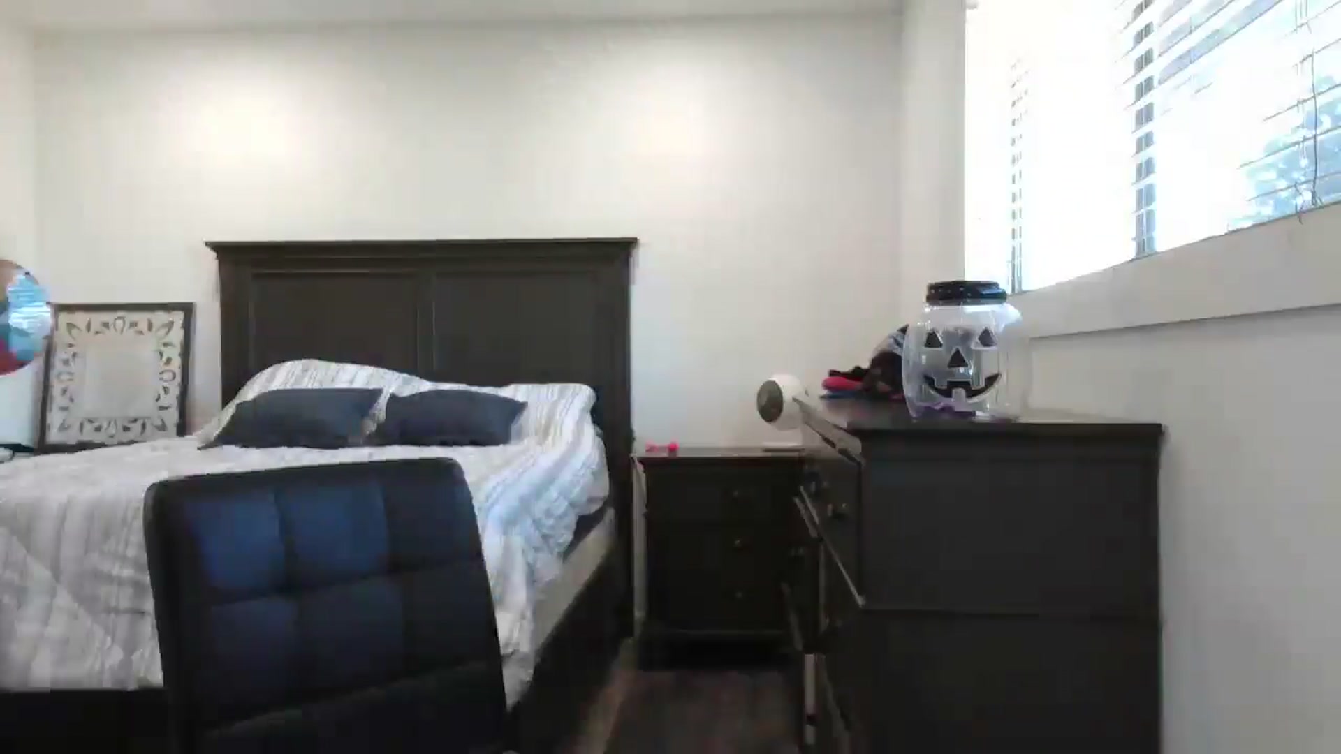 Gallery image thumbnail from blond_milf's myfreecams stream on, 10/17/2024, 20:35 image 19 of 20