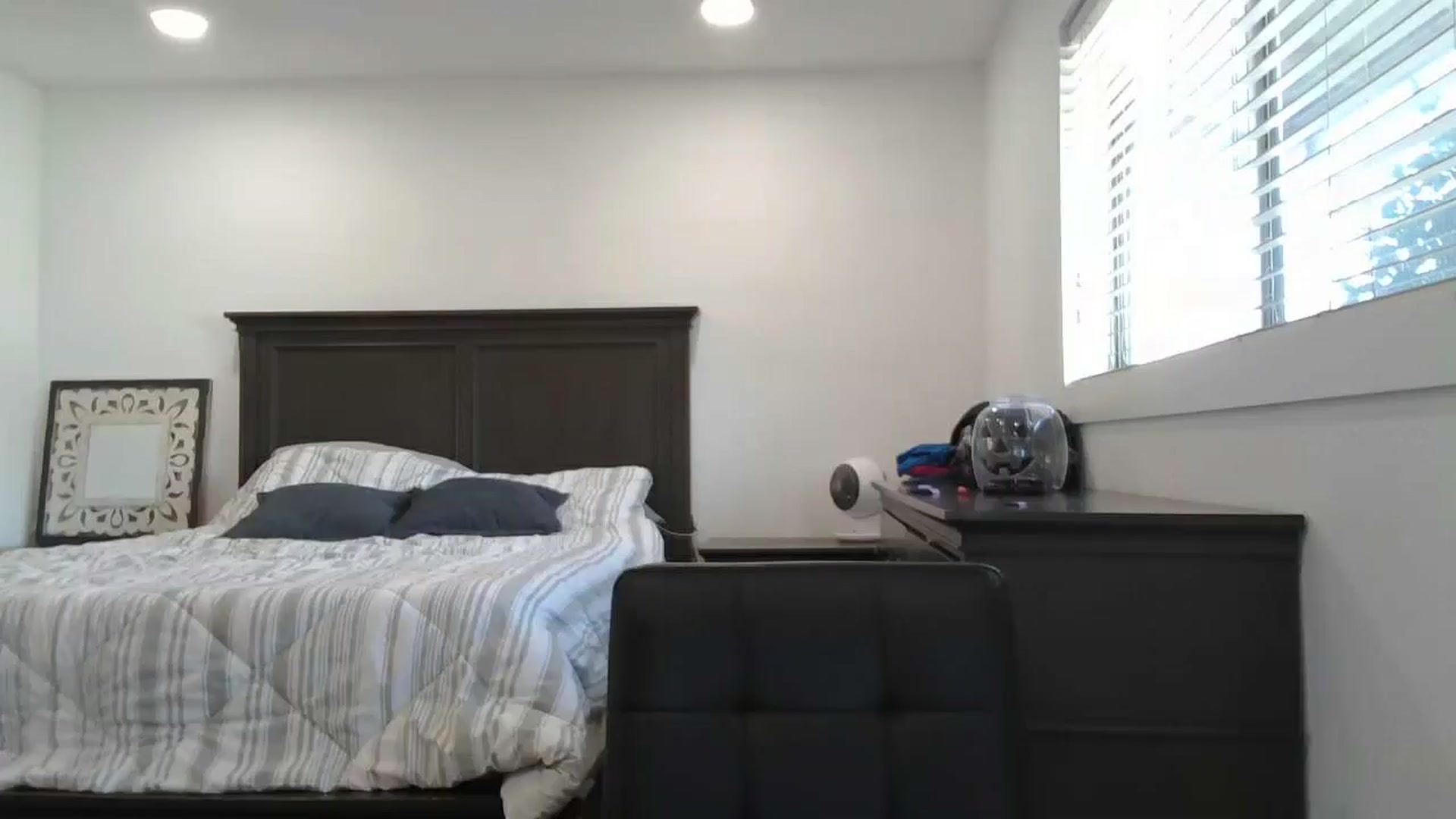 Gallery image thumbnail from blond_milf's myfreecams stream on, 10/17/2024, 22:22 image 14 of 20