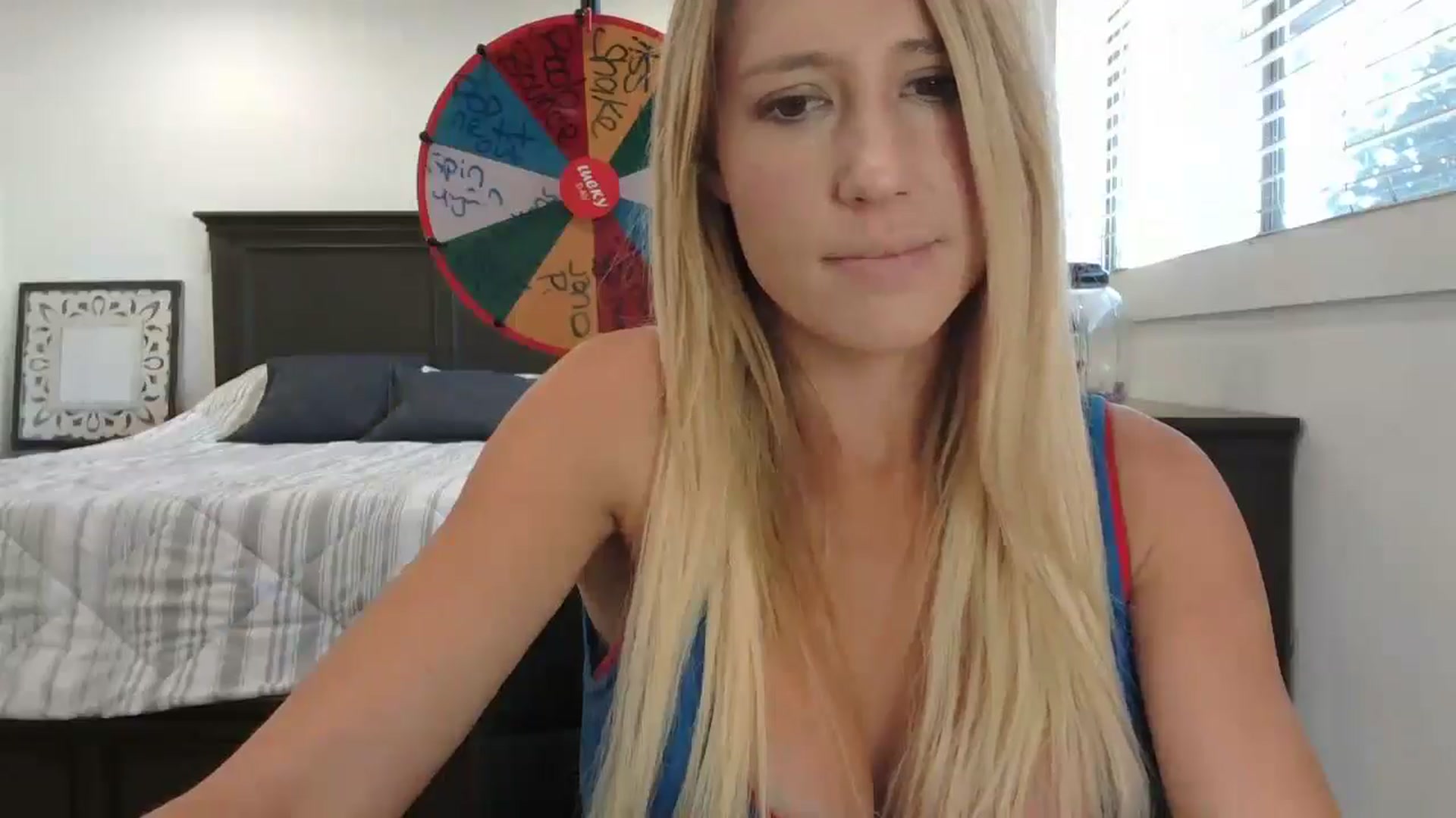 Gallery image thumbnail from blond_milf's myfreecams stream on, 10/18/2024, 21:37 image 7 of 20