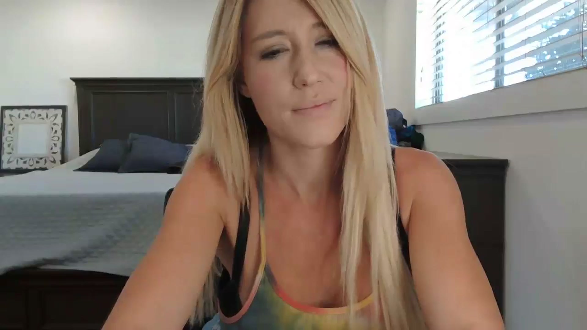 Gallery image thumbnail from blond_milf's myfreecams stream on, 10/21/2024, 20:06 image 5 of 20
