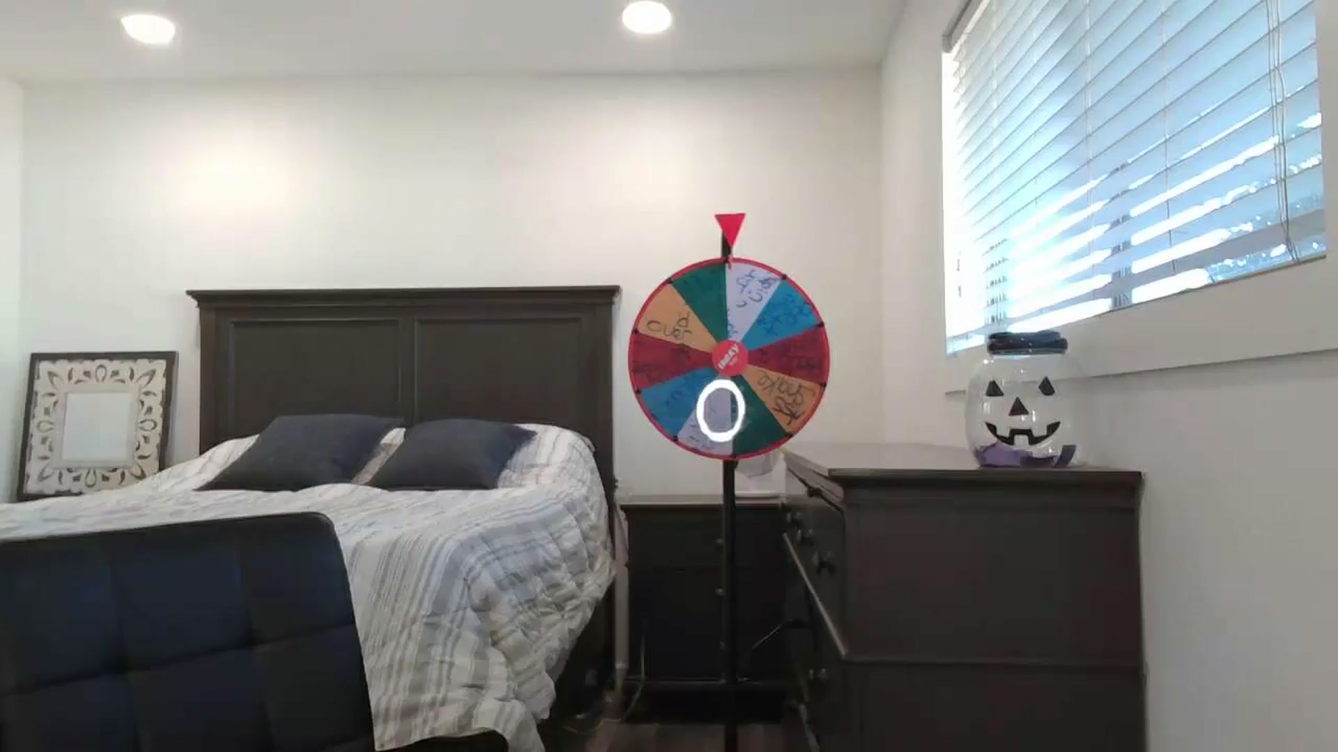 Gallery image thumbnail from blond_milf's myfreecams stream on, 10/22/2024, 21:53 image 3 of 20
