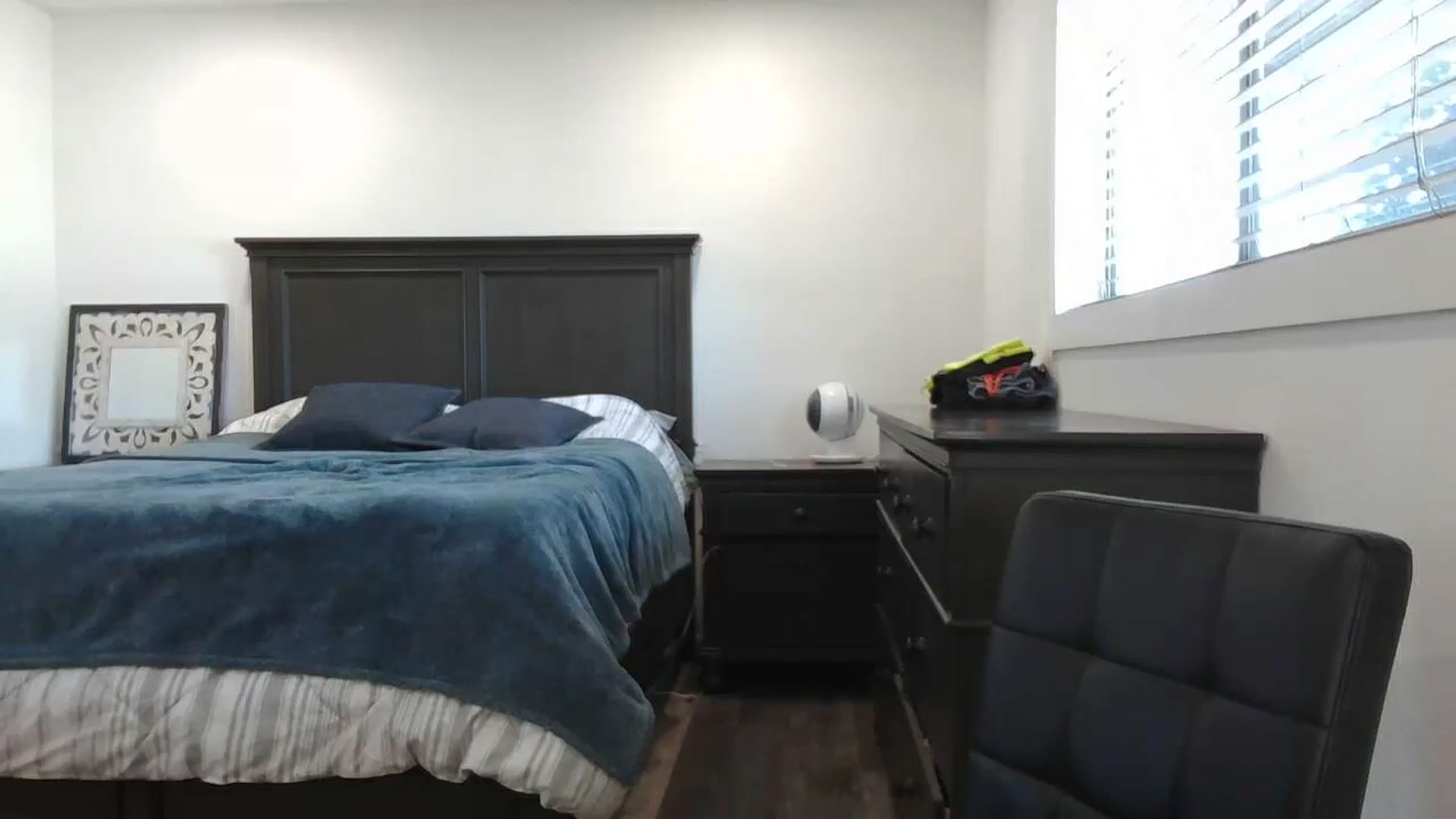 Gallery image thumbnail from blond_milf's myfreecams stream on, 10/24/2024, 21:52 image 17 of 20