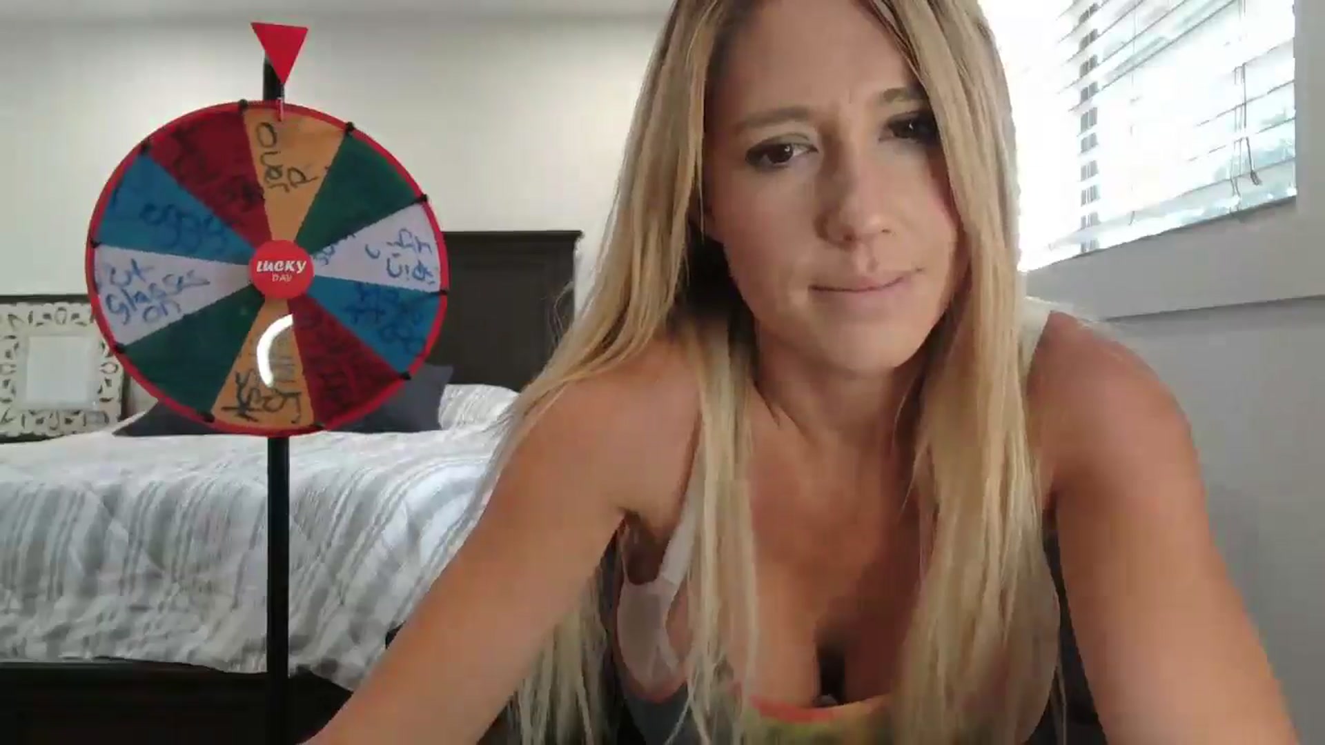 Gallery image thumbnail from blond_milf's myfreecams stream on, 10/25/2024, 20:29 image 11 of 20