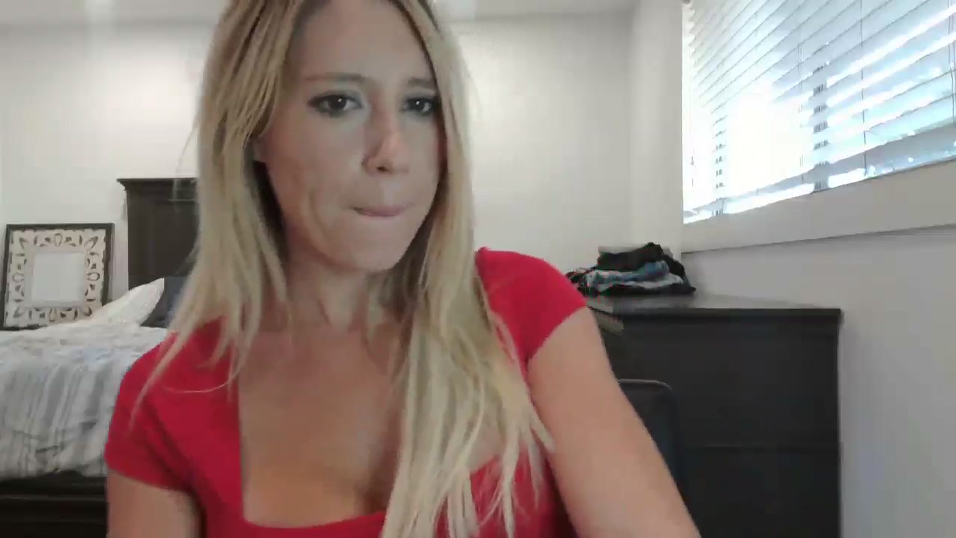 Gallery image thumbnail from blond_milf's myfreecams stream on, 10/30/2024, 21:07 image 19 of 20