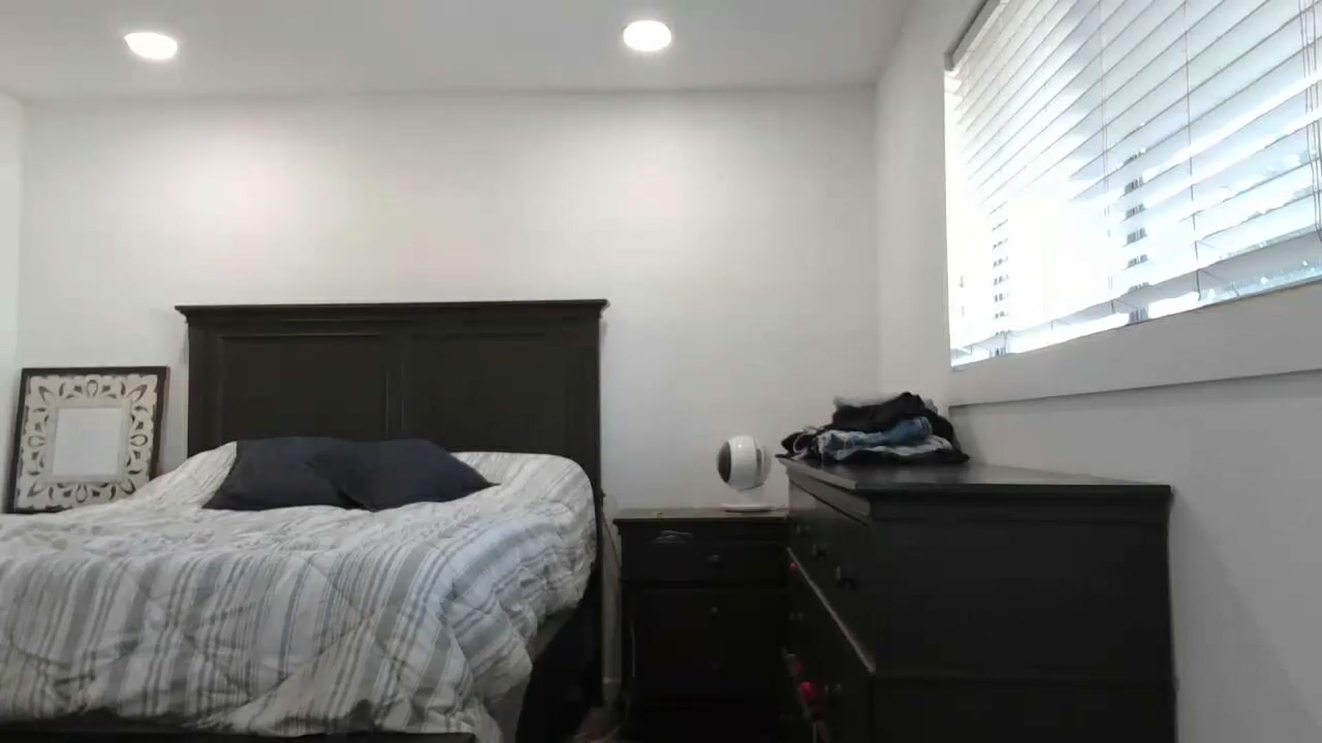 Gallery image thumbnail from blond_milf's myfreecams stream on, 10/30/2024, 21:07 image 8 of 20