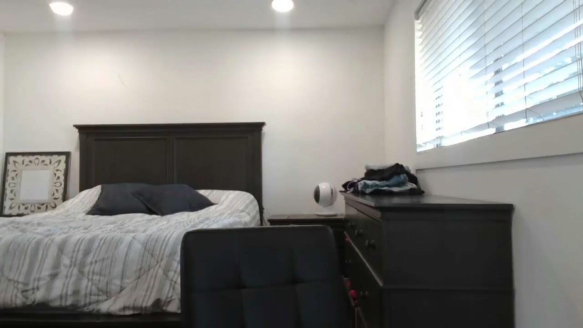 Gallery image thumbnail from blond_milf's myfreecams stream on, 10/30/2024, 22:07 image 17 of 20