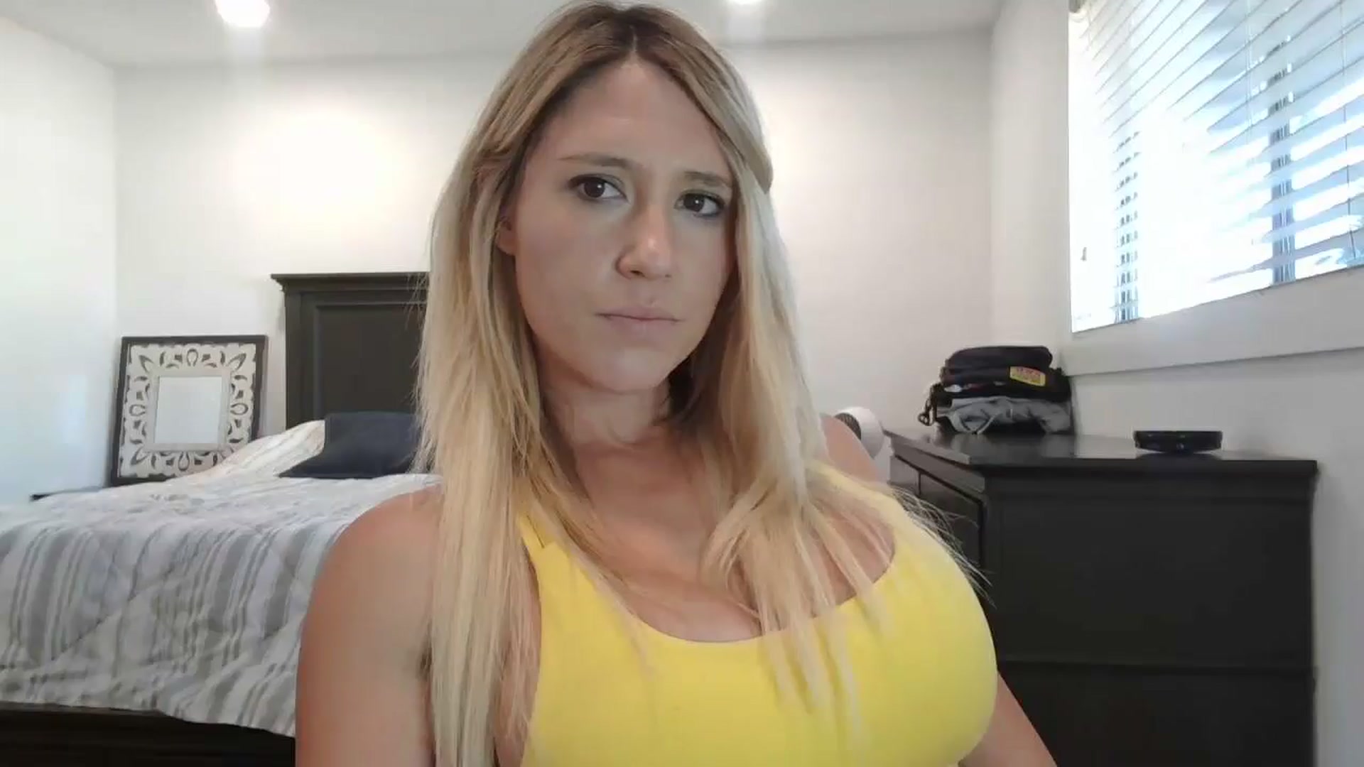Gallery image thumbnail from blond_milf's myfreecams stream on, 11/01/2024, 21:31 image 13 of 20
