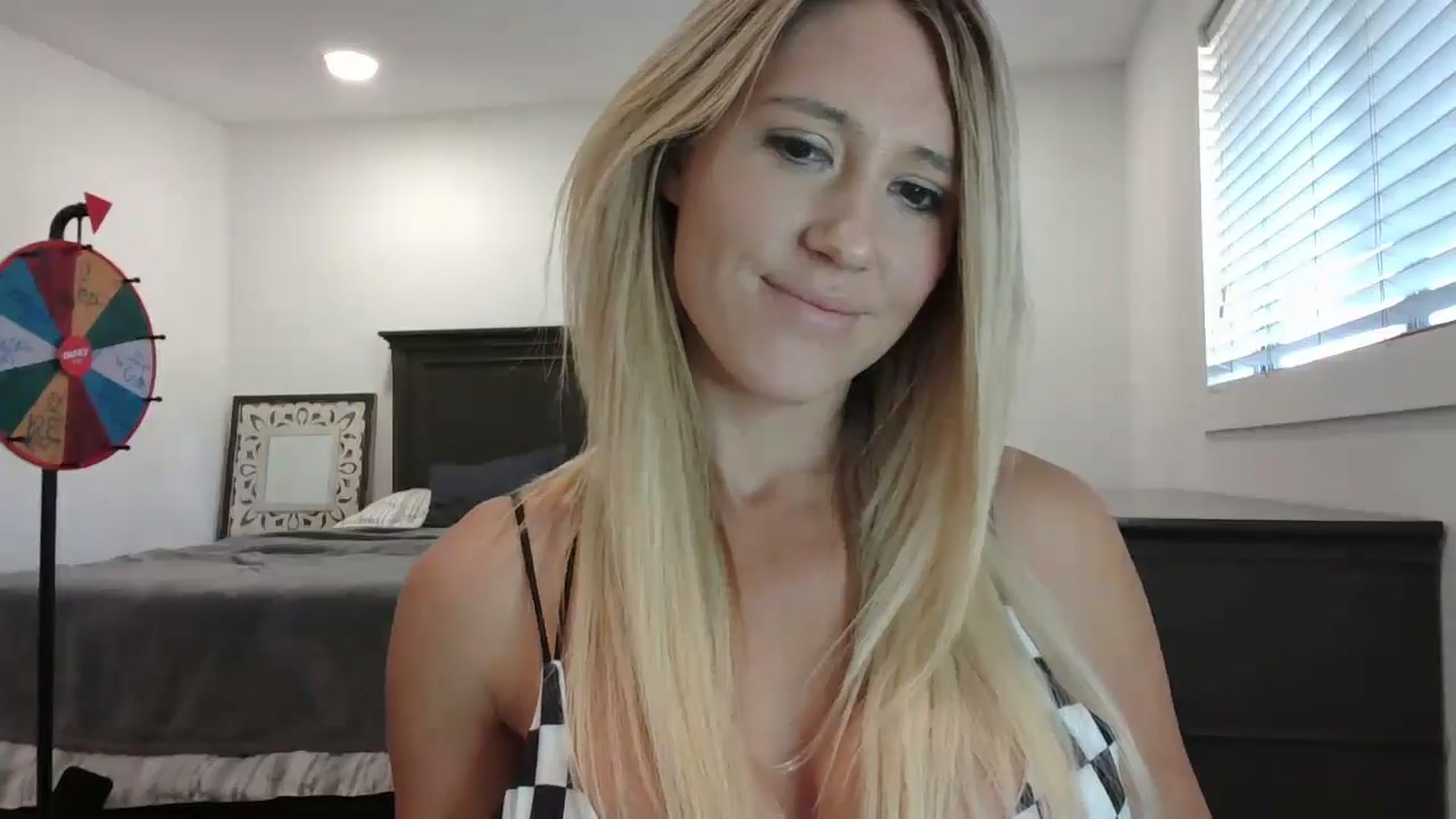 Gallery image thumbnail from blond_milf's myfreecams stream on, 11/06/2024, 22:08 image 18 of 20