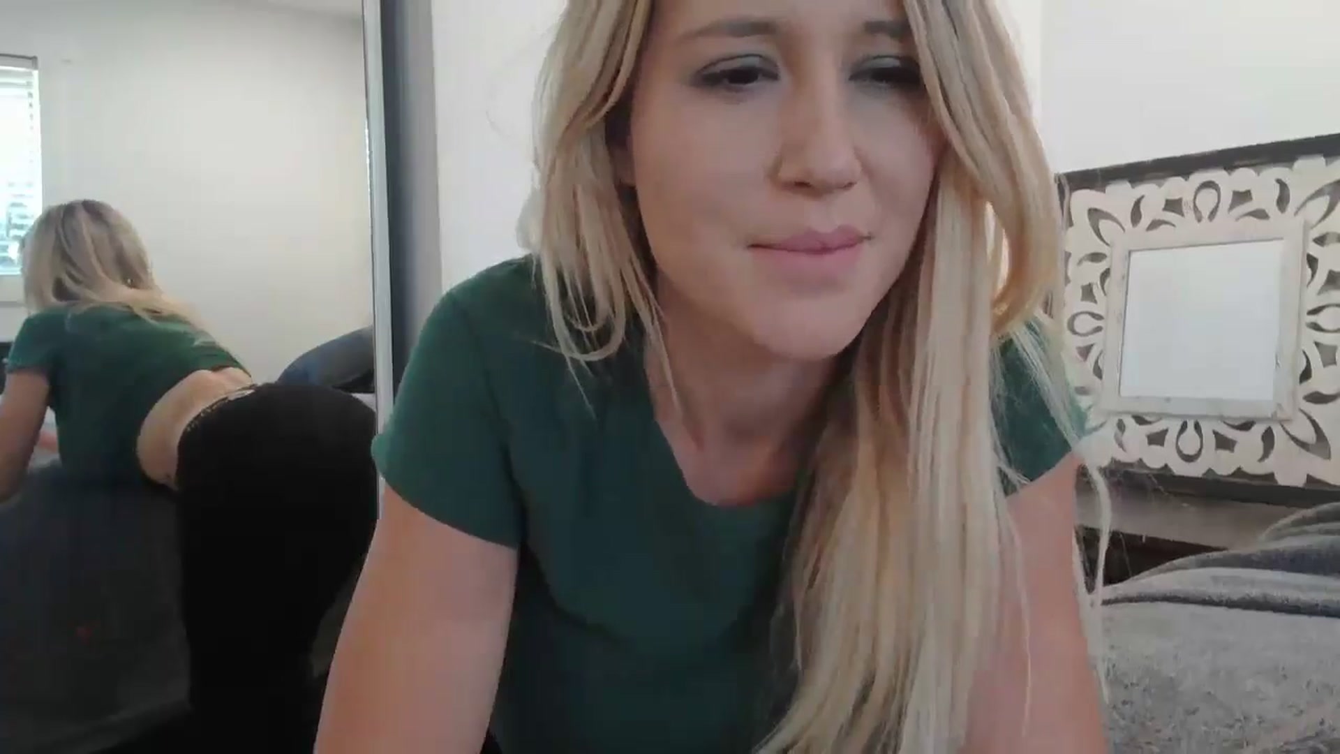 Gallery image thumbnail from blond_milf's myfreecams stream on, 11/07/2024, 22:19 image 10 of 20