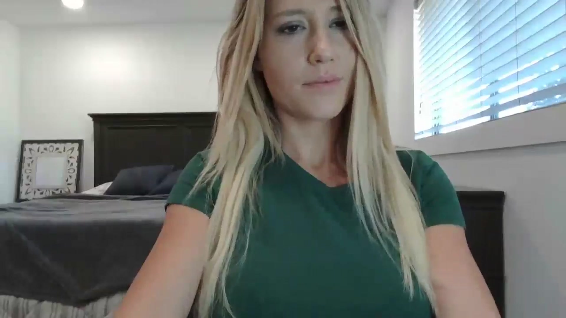 Gallery image thumbnail from blond_milf's myfreecams stream on, 11/07/2024, 22:19 image 13 of 20