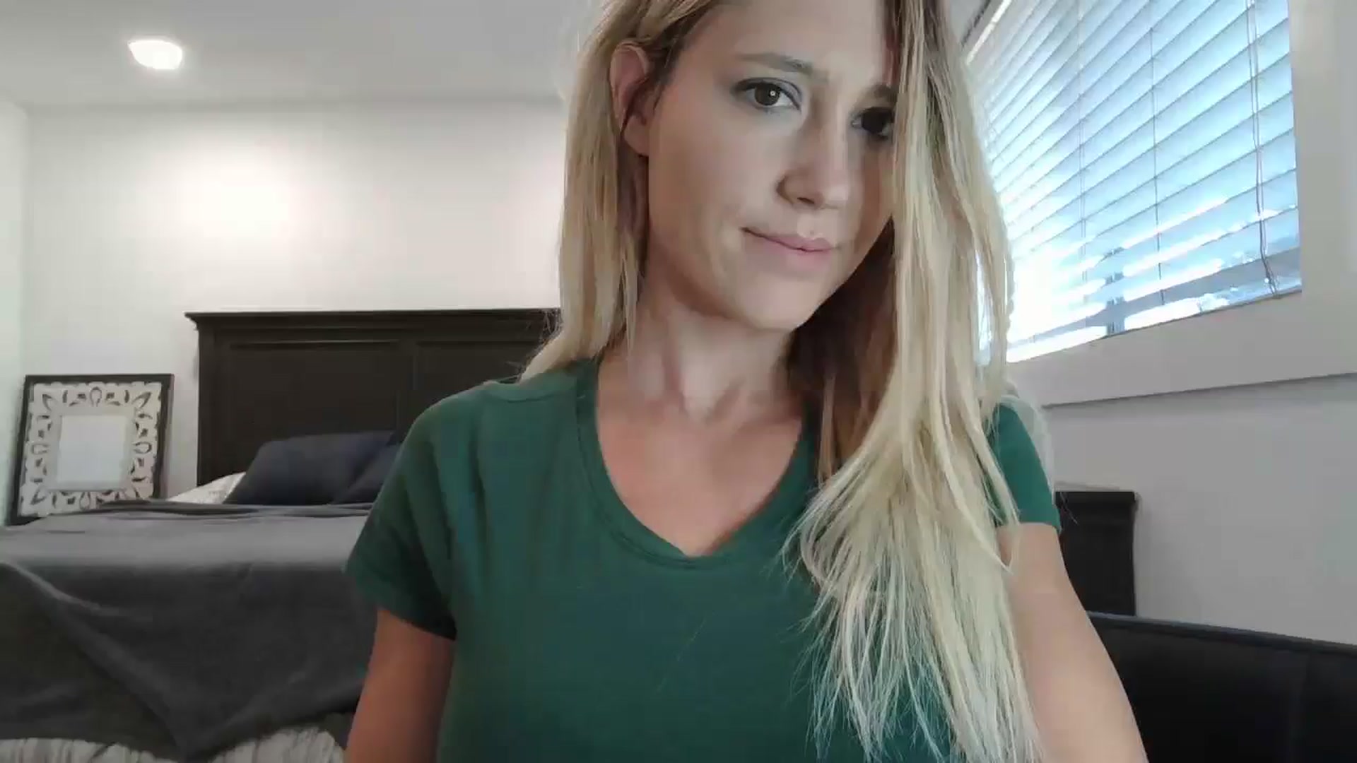Gallery image thumbnail from blond_milf's myfreecams stream on, 11/07/2024, 22:19 image 4 of 20