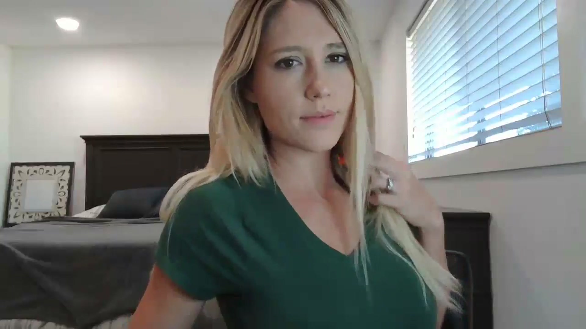 Gallery image thumbnail from blond_milf's myfreecams stream on, 11/07/2024, 22:19 image 5 of 20