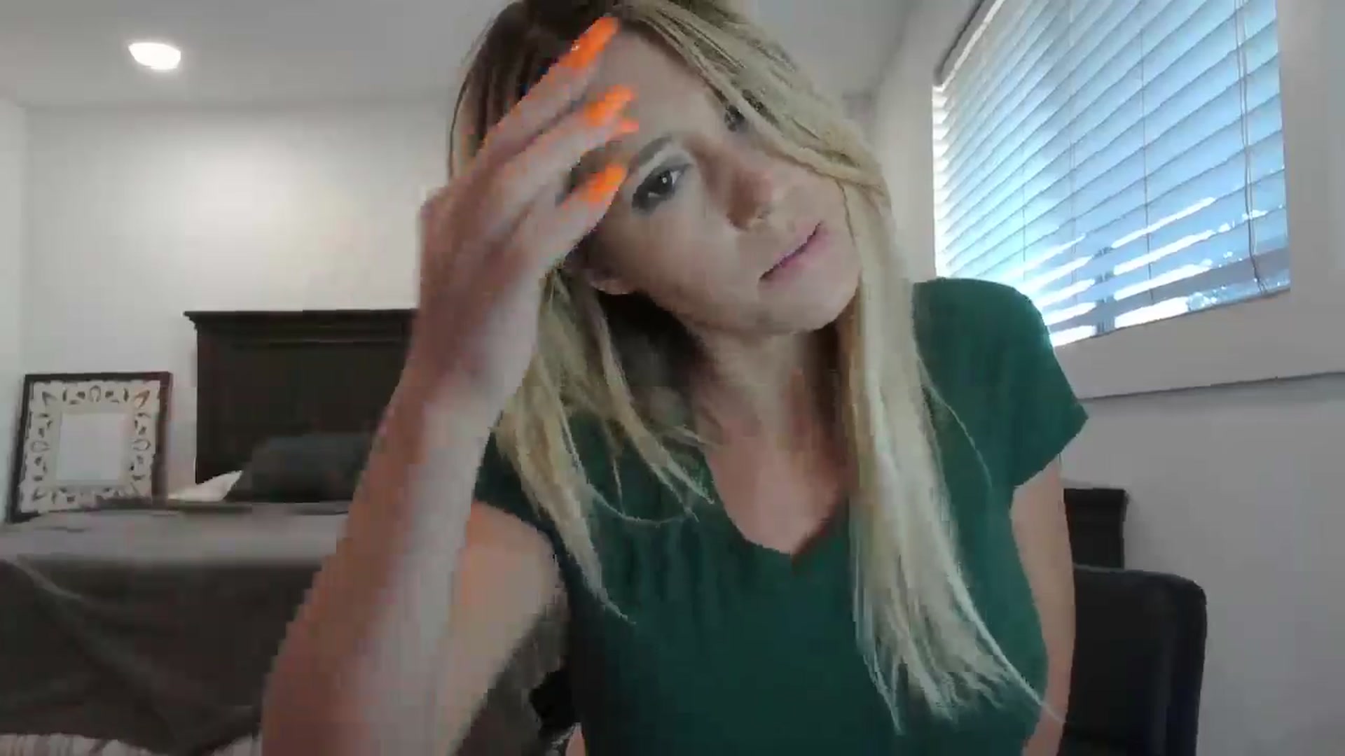 Gallery image thumbnail from blond_milf's myfreecams stream on, 11/07/2024, 22:19 image 6 of 20