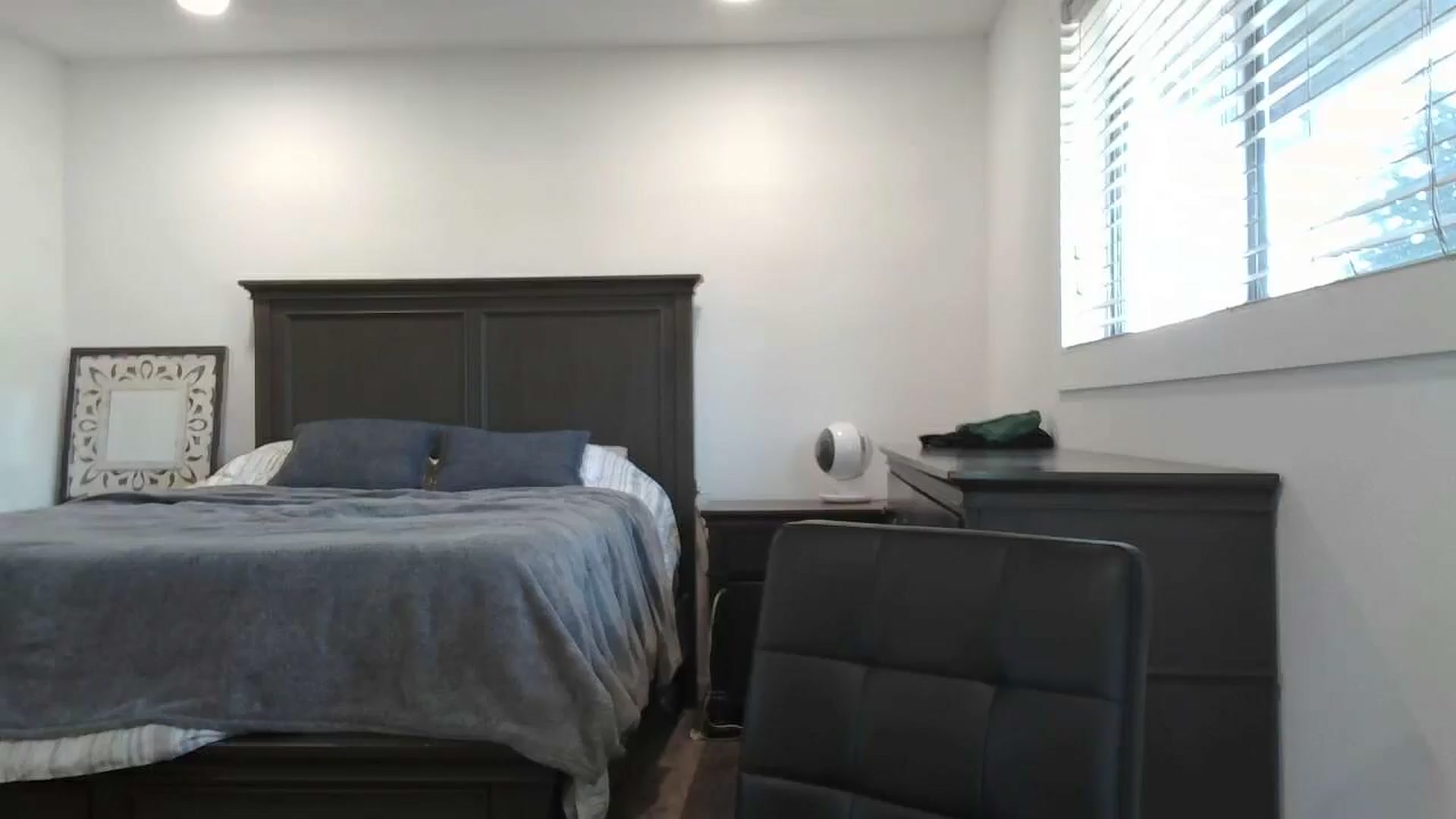 Gallery image thumbnail from blond_milf's myfreecams stream on, 11/08/2024, 23:01 image 19 of 20