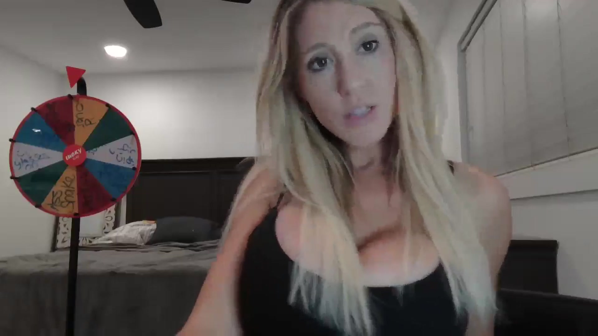 Gallery image thumbnail from blond_milf's myfreecams stream on, 11/13/2024, 07:39 image 12 of 20