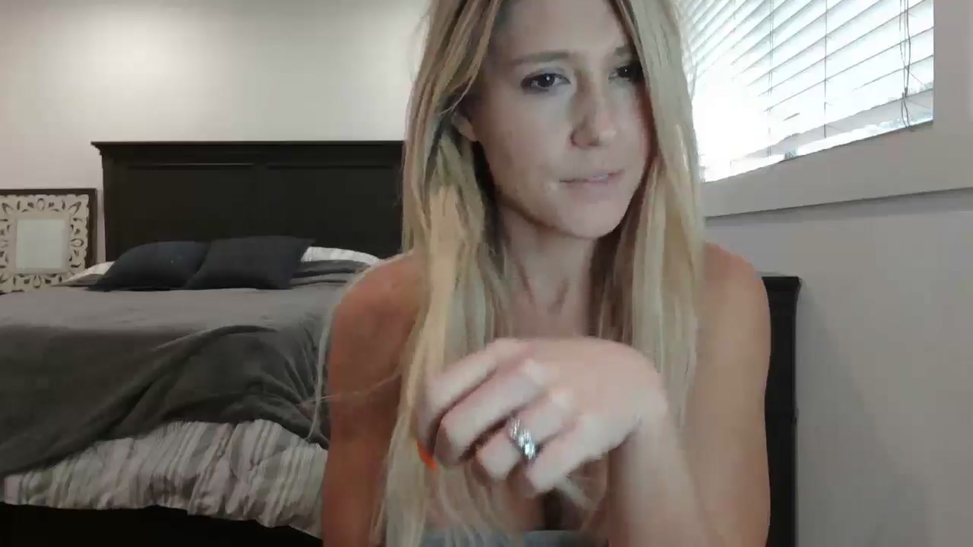 Gallery image thumbnail from blond_milf's myfreecams stream on, 11/13/2024, 20:41 image 3 of 20