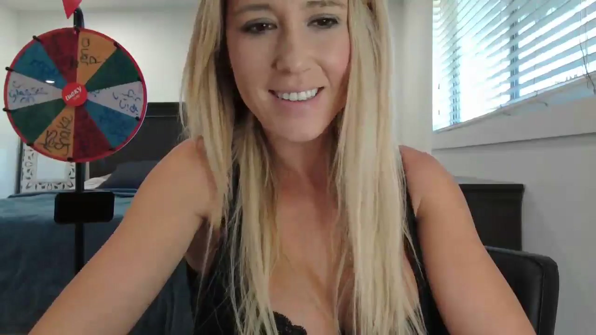 Gallery image thumbnail from blond_milf's myfreecams stream on, 11/18/2024, 21:35 image 19 of 20
