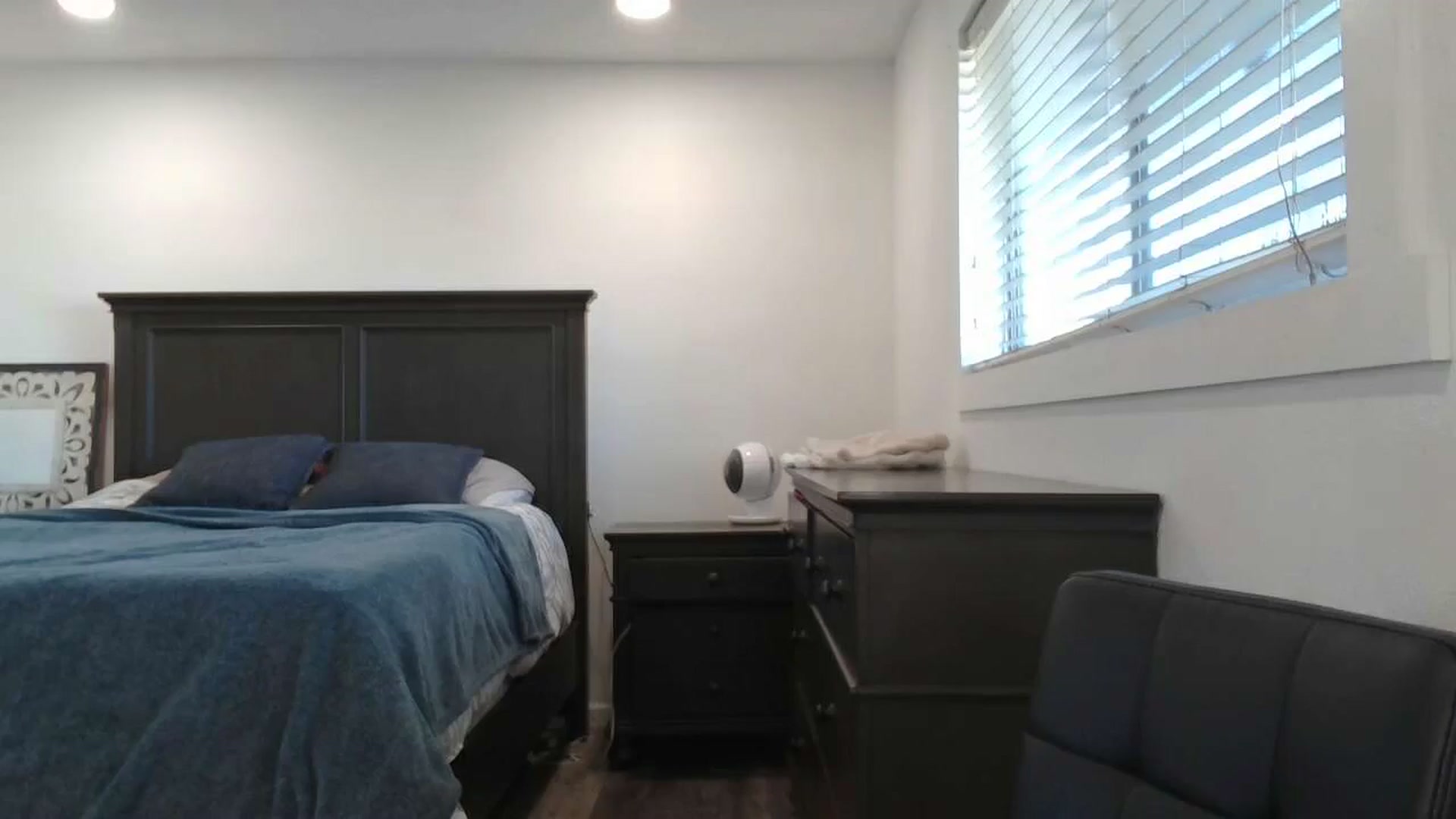 Gallery image thumbnail from blond_milf's myfreecams stream on, 11/18/2024, 21:35 image 3 of 20