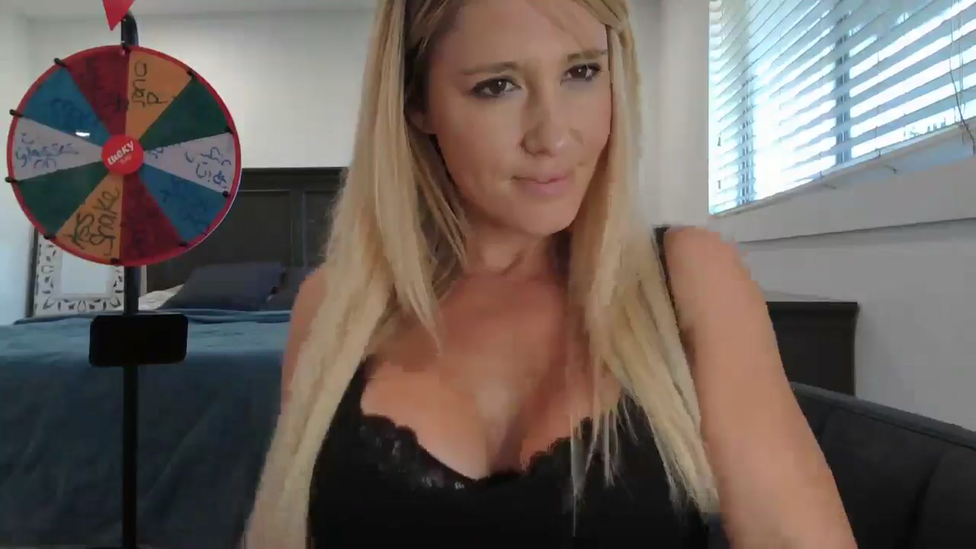 Gallery image thumbnail from blond_milf's myfreecams stream on, 11/18/2024, 21:35 image 20 of 20