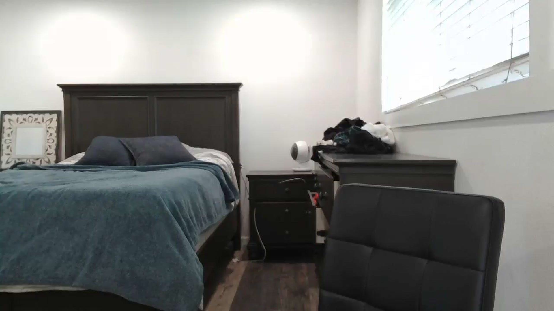 Gallery image thumbnail from blond_milf's myfreecams stream on, 11/19/2024, 23:47 image 5 of 20