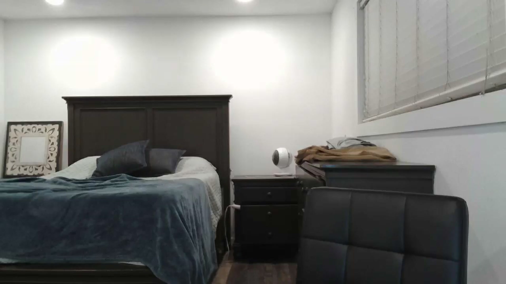 Gallery image thumbnail from blond_milf's myfreecams stream on, 11/24/2024, 07:22 image 19 of 20