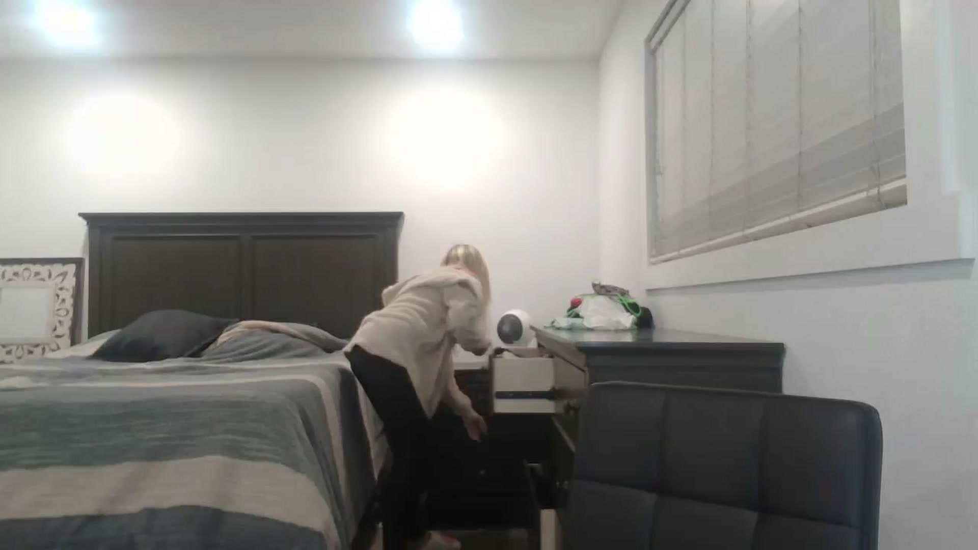 Gallery image thumbnail from blond_milf's myfreecams stream on, 12/01/2024, 06:52 image 10 of 20