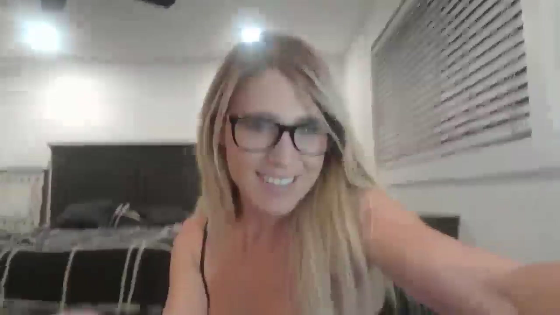 Gallery image thumbnail from blond_milf's myfreecams stream on, 12/17/2024, 07:13 image 10 of 20