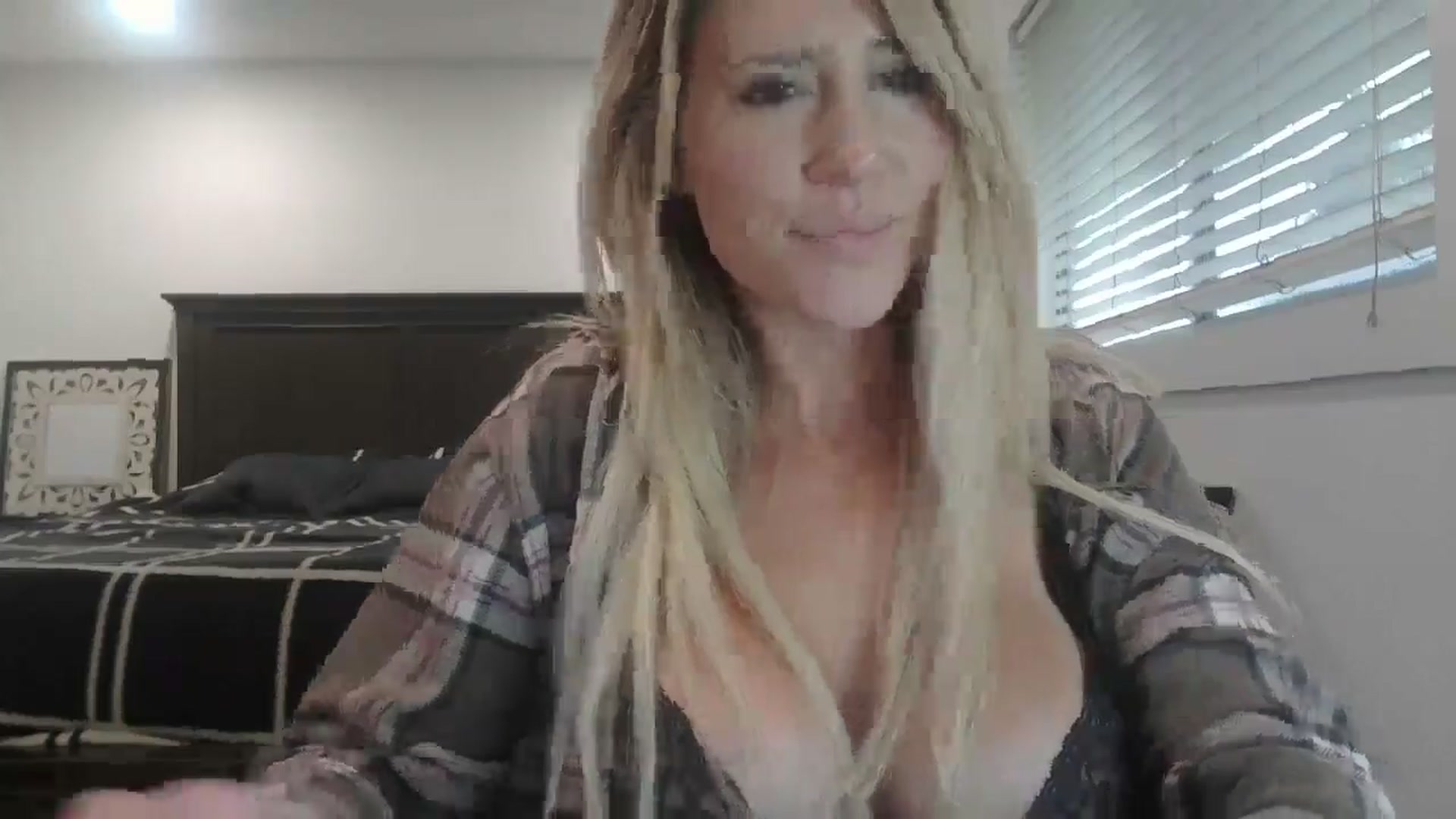 Gallery image thumbnail from blond_milf's myfreecams stream on, 12/17/2024, 22:40 image 14 of 20