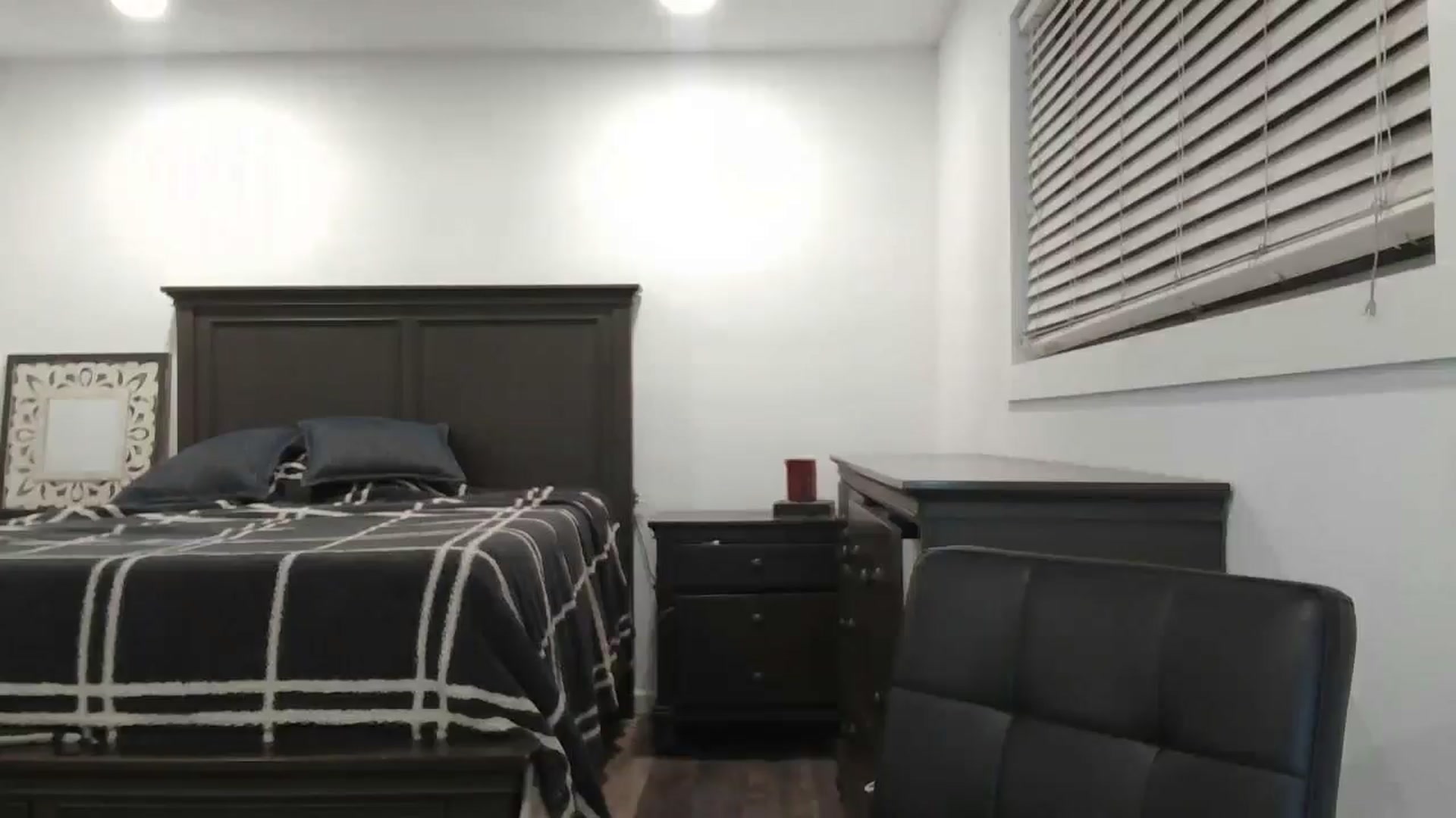 Gallery image thumbnail from blond_milf's myfreecams stream on, 12/19/2024, 07:33 image 19 of 20