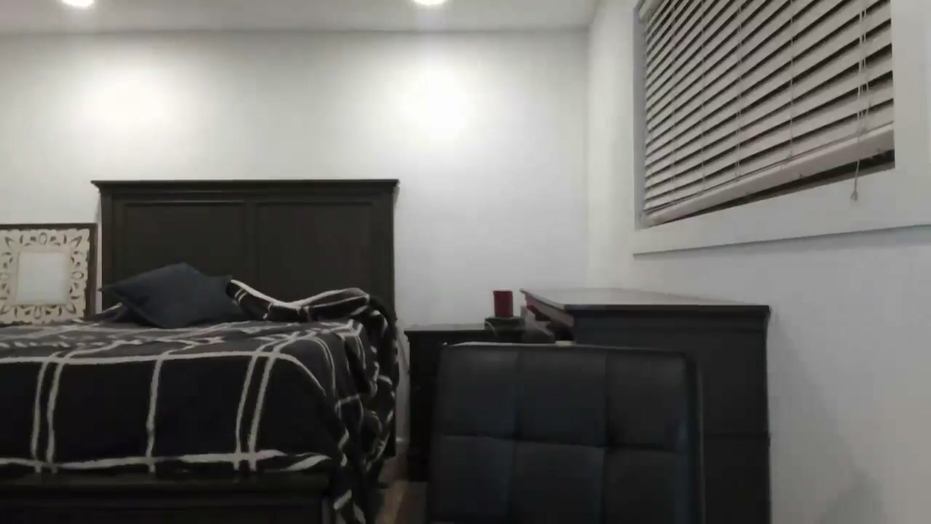 Gallery image thumbnail from blond_milf's myfreecams stream on, 12/20/2024, 06:33 image 5 of 20