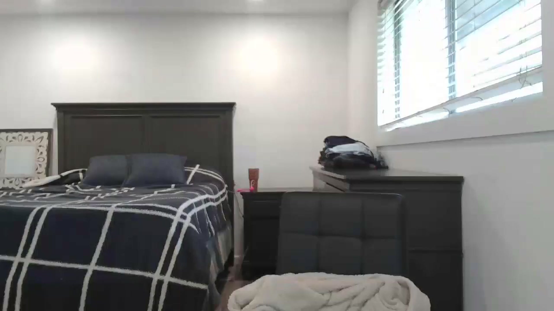 Gallery image thumbnail from blond_milf's myfreecams stream on, 12/27/2024, 21:58 image 12 of 20