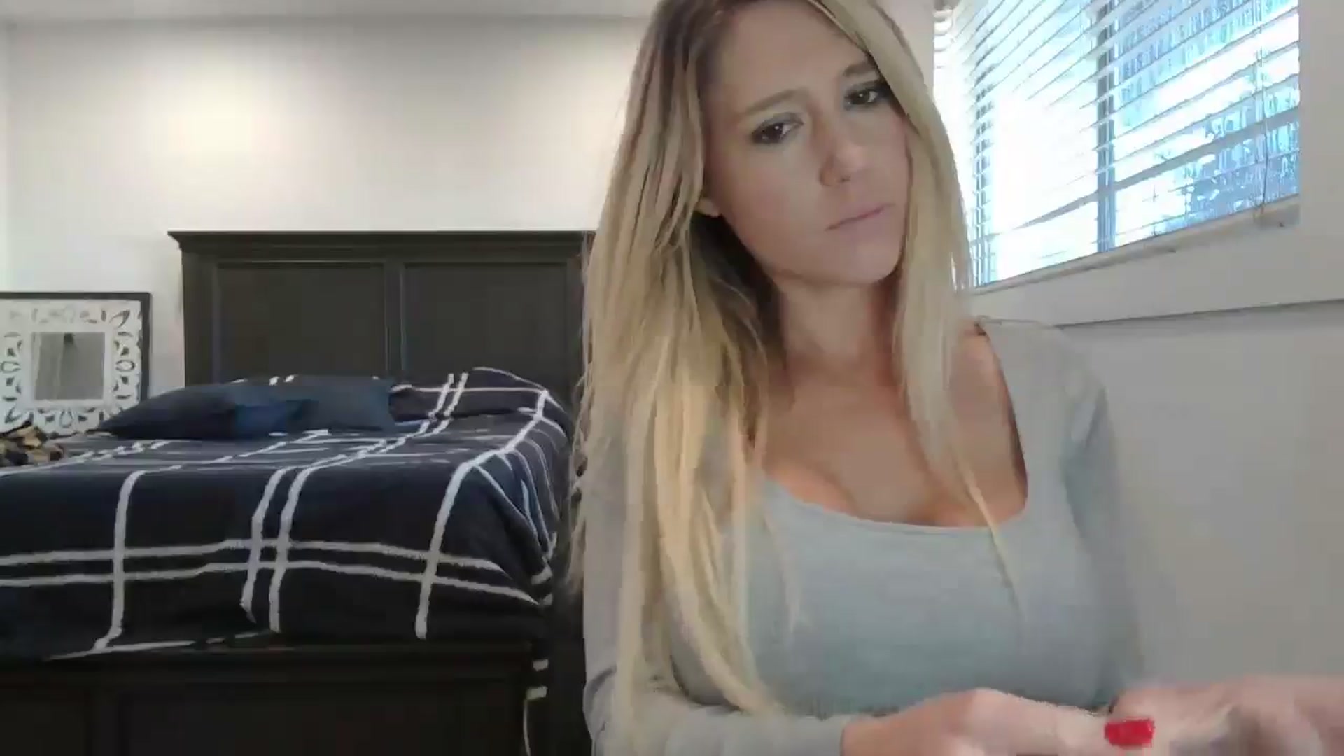 Gallery image thumbnail from blond_milf's myfreecams stream on, 12/31/2024, 22:01 image 9 of 20
