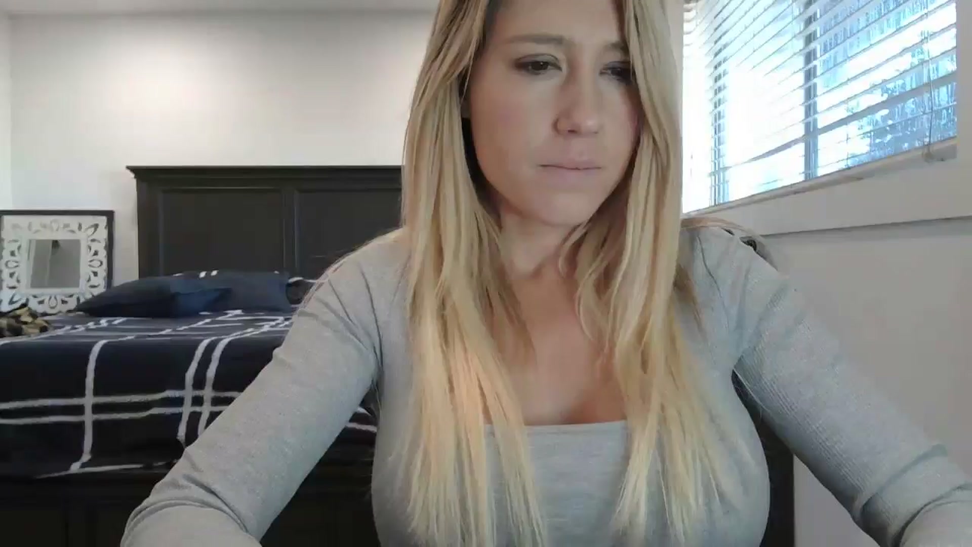 Gallery image thumbnail from blond_milf's myfreecams stream on, 12/31/2024, 22:01 image 1 of 20