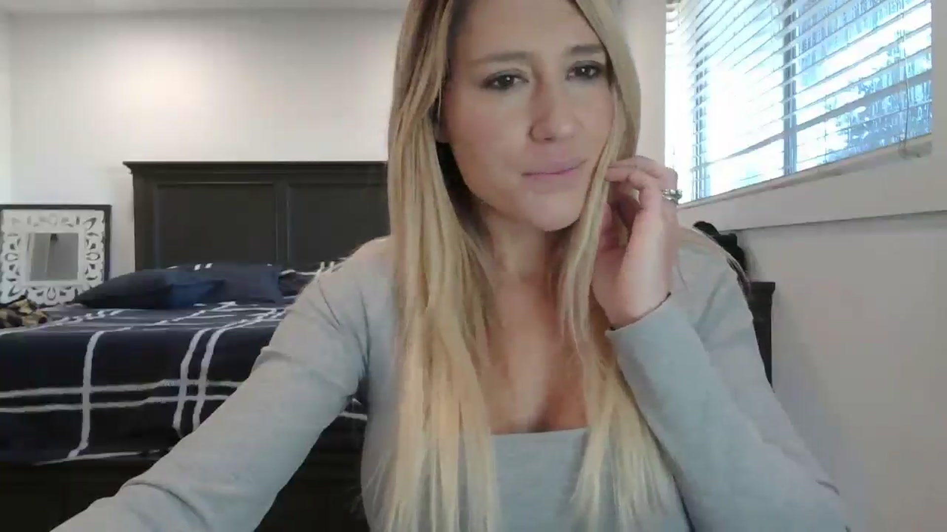 Gallery image thumbnail from blond_milf's myfreecams stream on, 12/31/2024, 22:01 image 3 of 20
