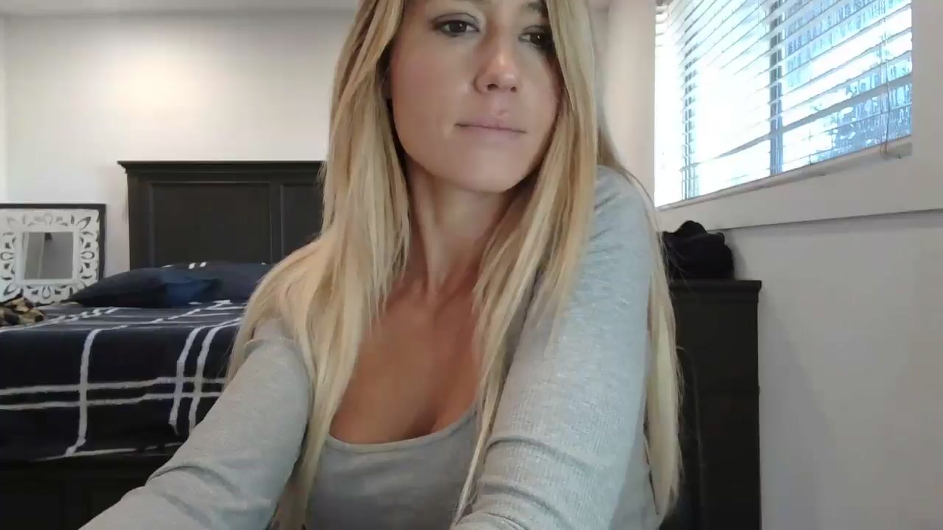Gallery image thumbnail from blond_milf's myfreecams stream on, 12/31/2024, 22:01 image 8 of 20
